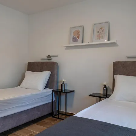 3 Bedroom Stunning In *