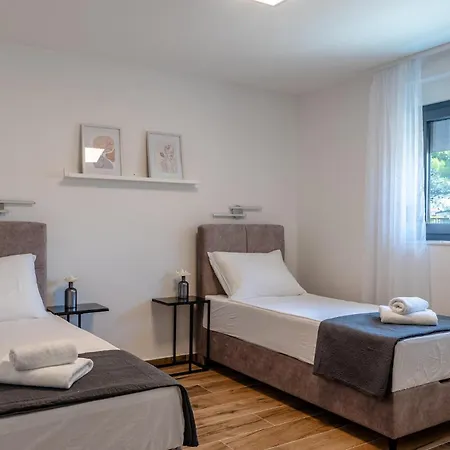 3 Bedroom Stunning In *