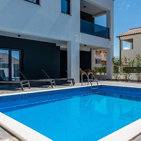3 Bedroom Stunning In Vrsi